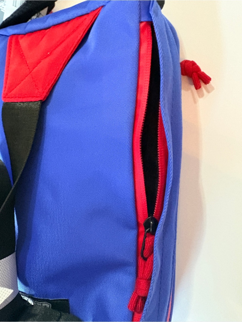 Super Mario Woohoo Slingbag Crossbody with Icon Patch NWT - Picture 3 of 5